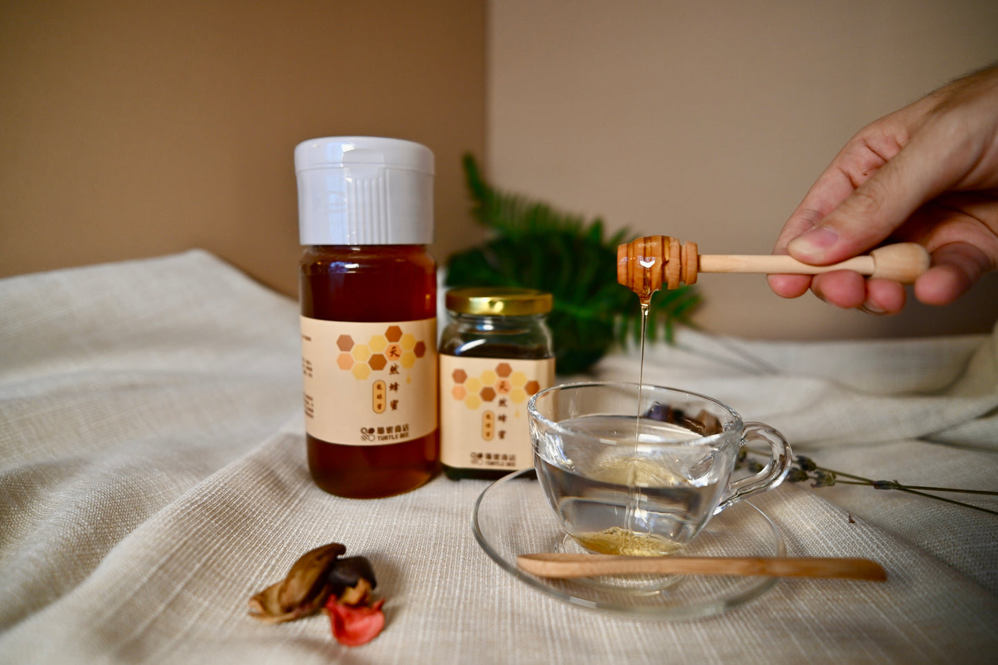 天然台灣蜂蜜 (龍眼蜜 700ml) (禮盒裝）Taiwanese Raw Honey (Longan Honey) (700ml) w/ Gift Box